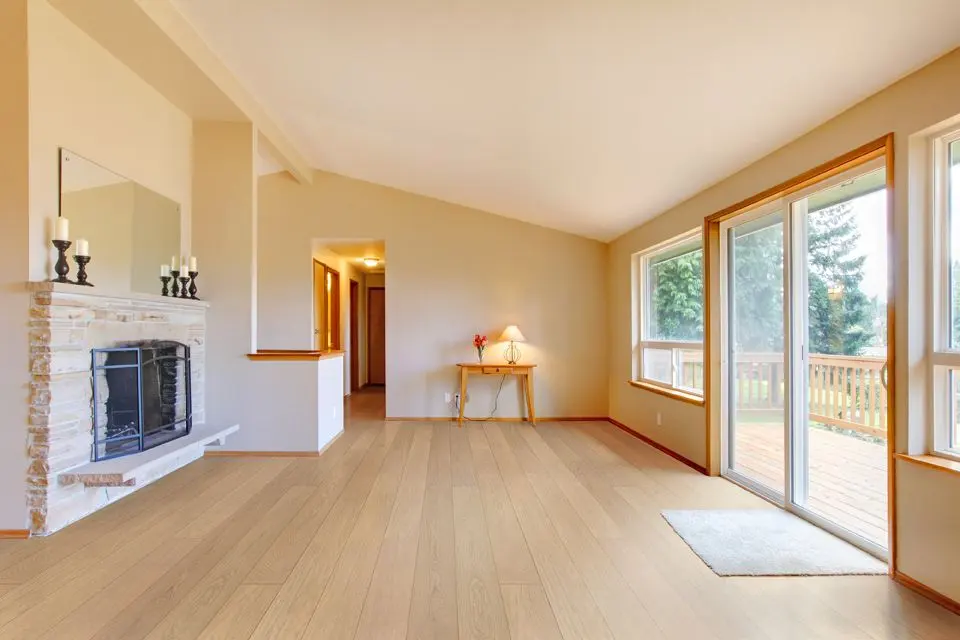Alabaster floor in a room
